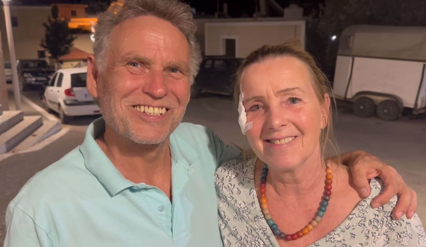 Ζευγάρι Γερμανών έστησε γλέντι και κέρασε ολόκληρο χωριό, επειδή έσωσαν το σπίτι τους από τις φωτιές