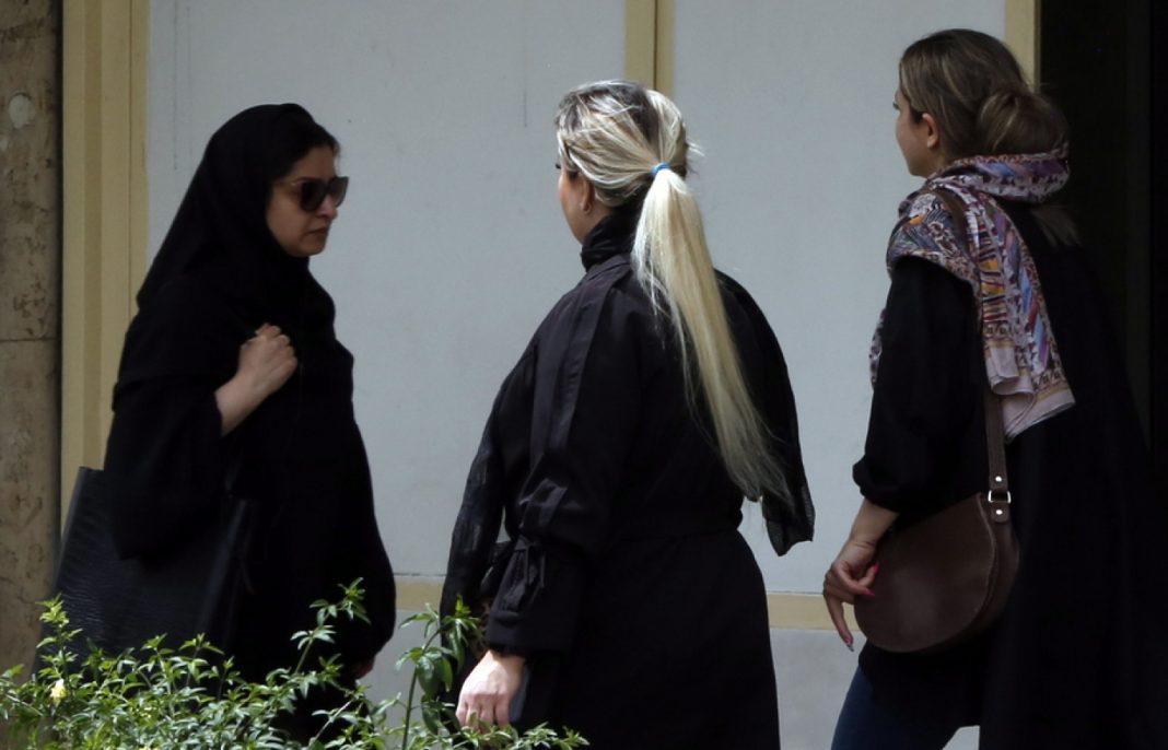 Ιράν: Ποινές ως 10 χρόνια για γυναίκες που δεν φορούν χιτζάμπ προβλέπει νομοσχέδιο