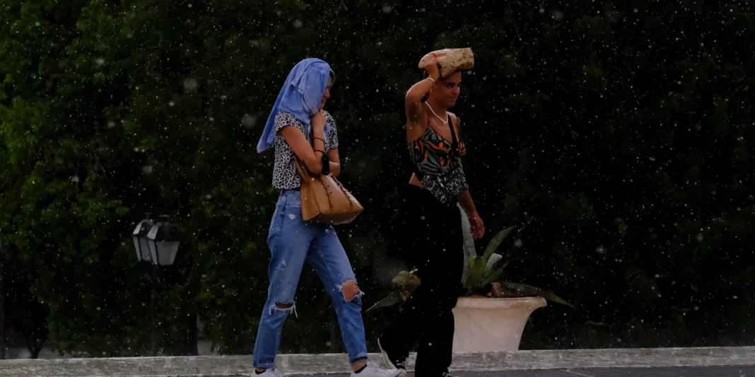 Μαρουσάκης: Έρχονται επικίνδυνες βροχές και κατακόρυφη πτώση της θερμοκρασίας -«Θα είναι σαν Νοέμβριος»