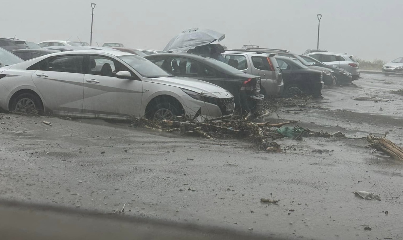 Πάνω από 1,5 μέτρο η στάθμη του νερού στον Άγιο Ιωάννη Πηλίου - Εχουν πλημμυρίσει σπίτια και ξενοδοχεία