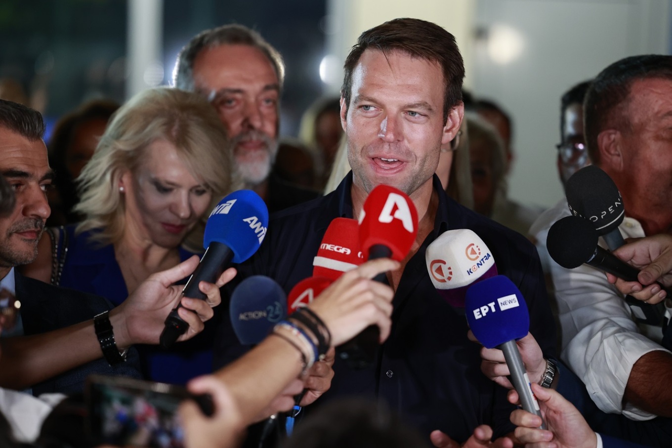 «Ζητώ σεβασμό στη μνήμη των δύο γιαγιάδων μου» λέει ο Κασσελάκης μετά τις δηλώσεις δήθεν «γιαγιάς» του σε τηλεοπτική εκπομπή