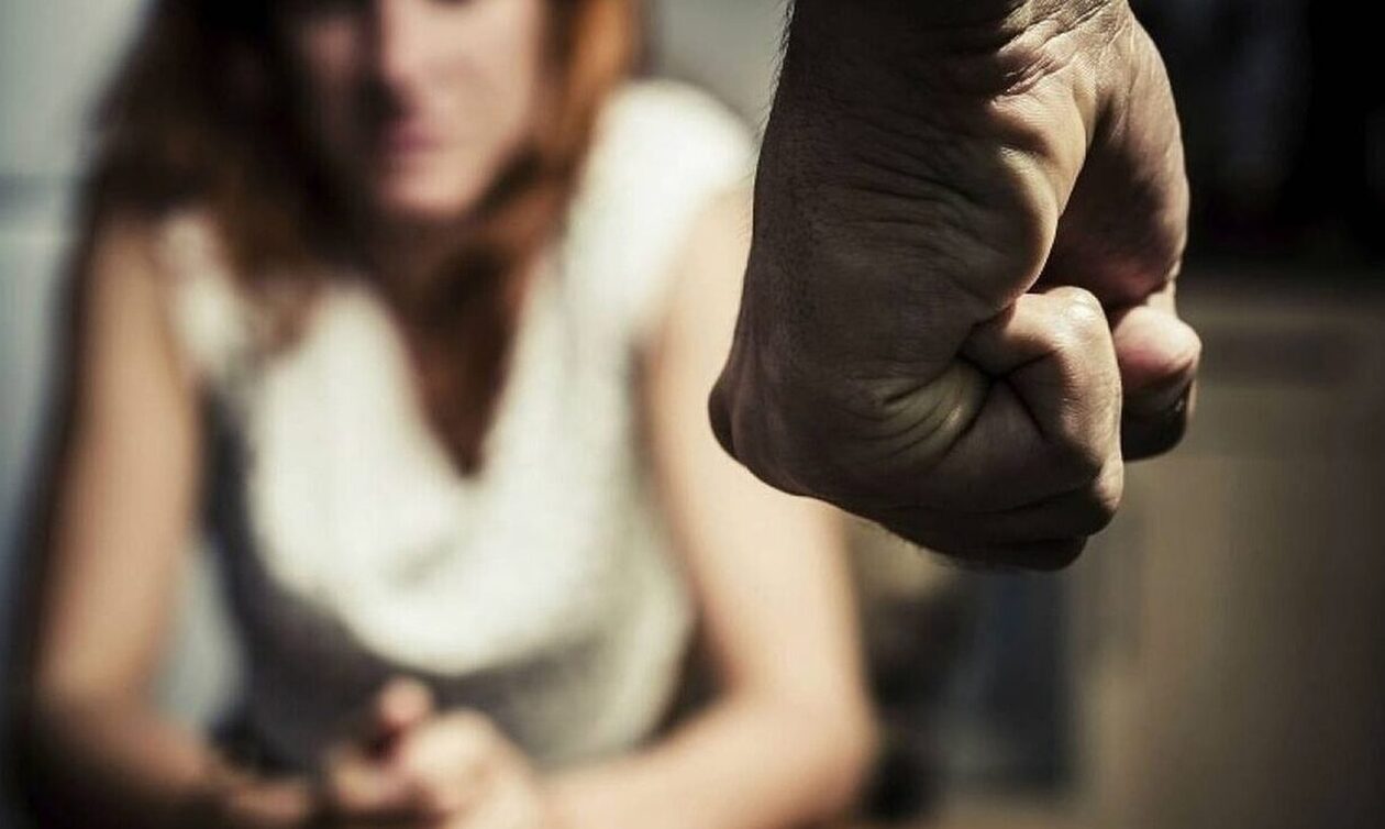 Παραλίγο να την στραγγαλίσει πριν τον συλλάβουν – Αποκαλύψεις για το μαρτύριο μάνας και κόρης