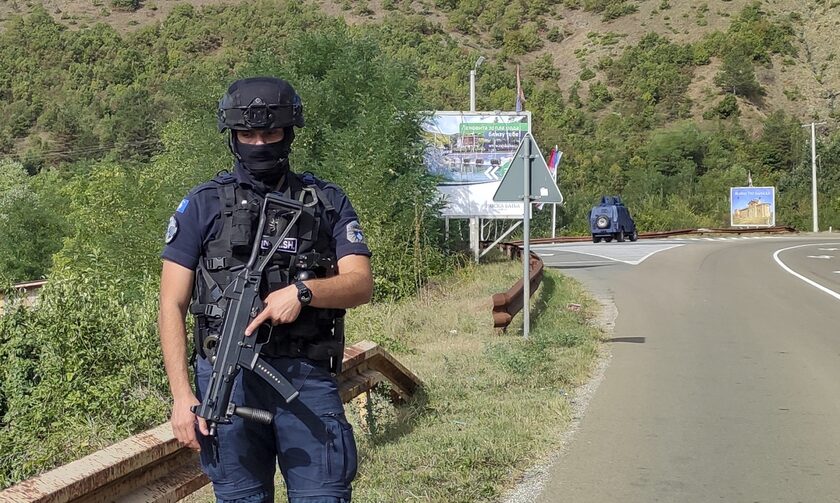 Κόσοβο: 30 ένοπλοι έχουν ταμπουρωθεί σε μοναστήρι – Πυροβολούν και έχουν βαρύ οπλισμό