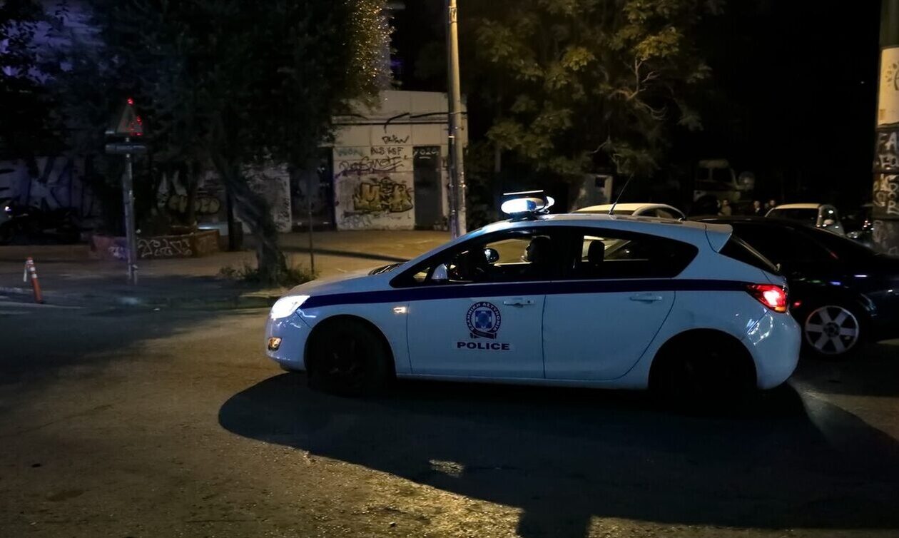 Είδε την κλέφτρα μέσα στο σπίτι από την κάμερα – Συνελήφθη επ΄ αυτοφώρω από αστυνομικούς