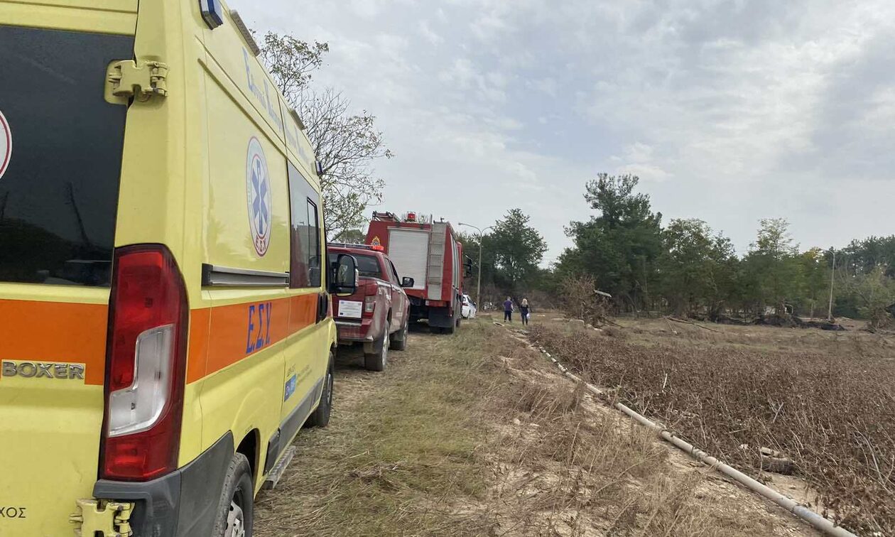 Έτσι σώθηκε η κοπέλα που έπεσε στον Πηνειό – Πιάστηκε σε κορμό δένδρου