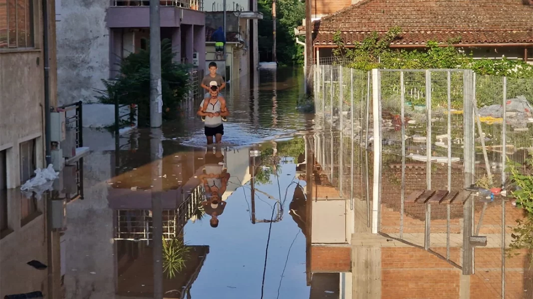 Κακοκαιρία Daniel: Εκκενώνονται τρία χωριά έξω από την Λάρισα – Πλημμύρισαν σπίτια από τον φουσκωμένο Πηνειό