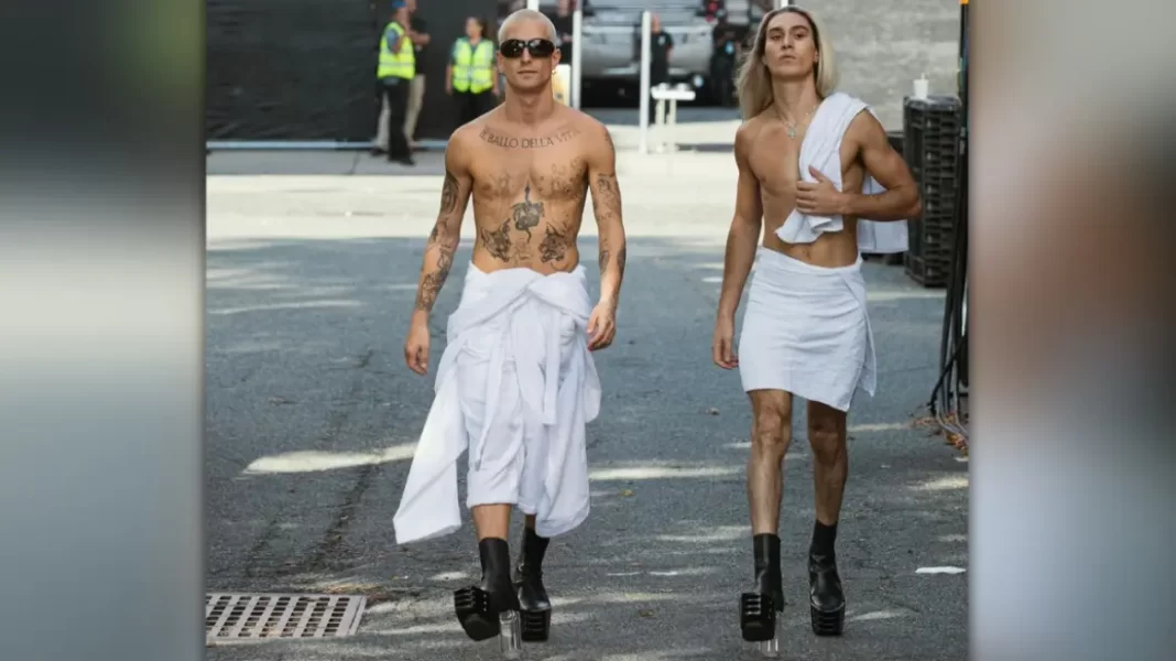 Maneskin: Με πετσέτες μπάνιου και τακούνια στους δρόμους της Νέας Υόρκης