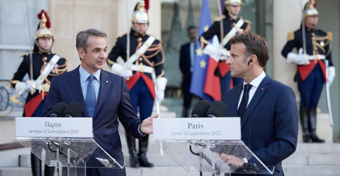 Με τον Μακρόν θα συναντηθεί αύριο ο Μητσοτάκης στη Μάλτα
