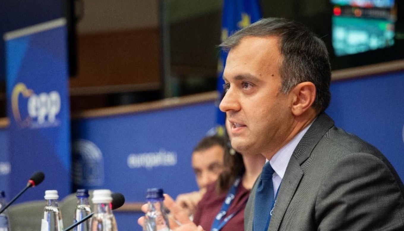 Φρέντι Μπελέρης: Το έκτακτο ψήφισμα που κατέθεσε η ΝΔ για το κράτος δικαίου στην Αλβανία