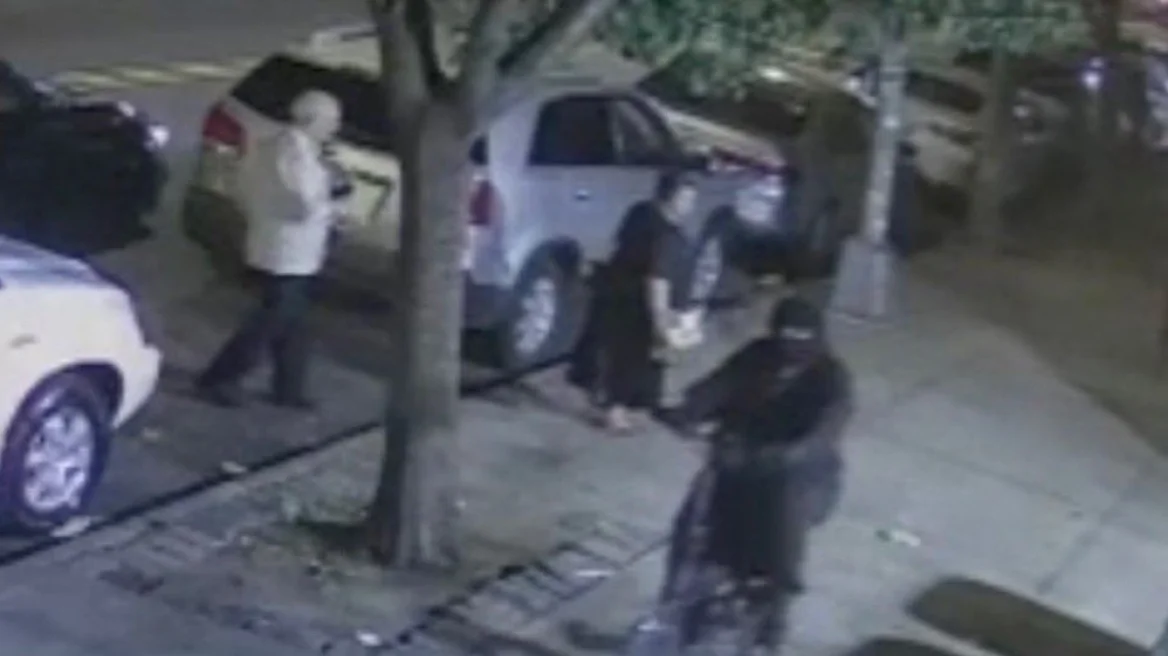 Νέα Υόρκη: Σοκ από την εν ψυχρώ δολοφονία 80χρονου έξω από το σπίτι του από μαυροντυμένο «νίντζα»