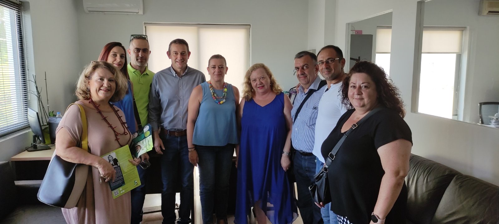 «Θερμή» υποδοχή για τη Μαρία Καναβάκη σε ΔΟΥ και ΟΑΕΔ Ηρακλείου