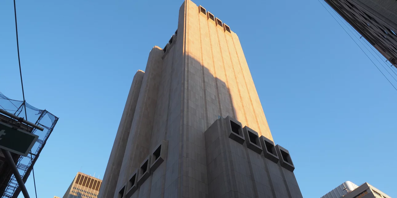 Μυστήριο με τον ουρανοξύστη 29 ορόφων χωρίς παράθυρα στη Νέα Υόρκη -Οι θεωρίες συνωμοσίας