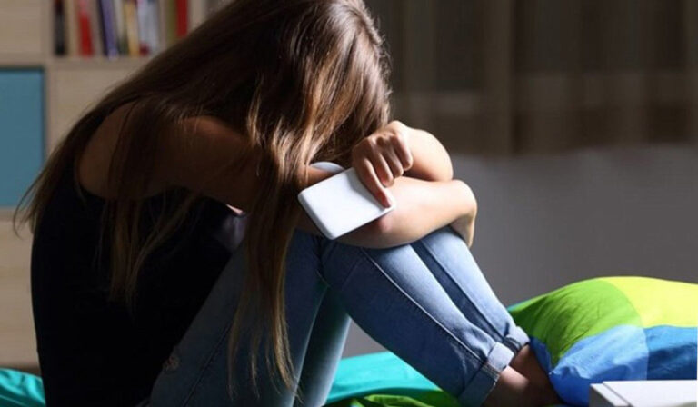 Καταγγελία μητέρας για επίθεση στη 13χρονη κόρη της από 12χρονη