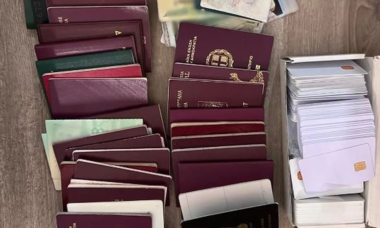 ΕΛΑΣ: «Ξηλώθηκε» κύκλωμα πλαστογράφων - Επτά συλλήψεις