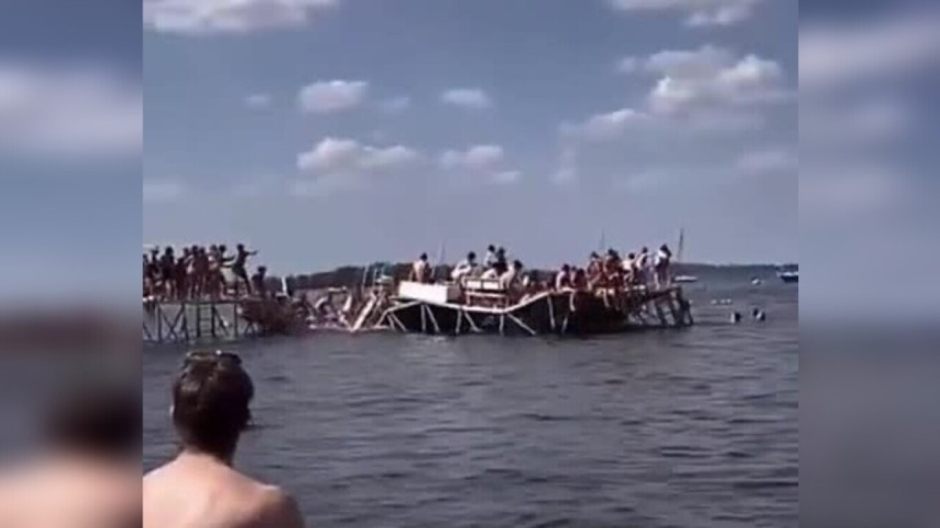 Απίστευτο ατύχημα σε πανεπιστήμιο στο Ουισκόνσιν - Κατέρρευσε προβλήτα, 25 τραυματίες