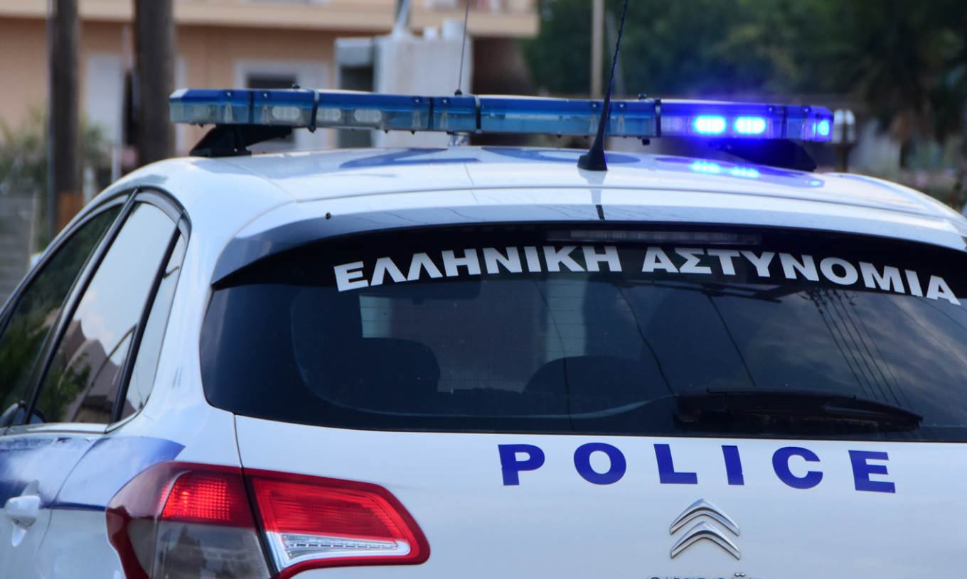 Άντρας επιτέθηκε και τραυμάτισε τη σύντροφό του με αιχμηρό αντικείμενο