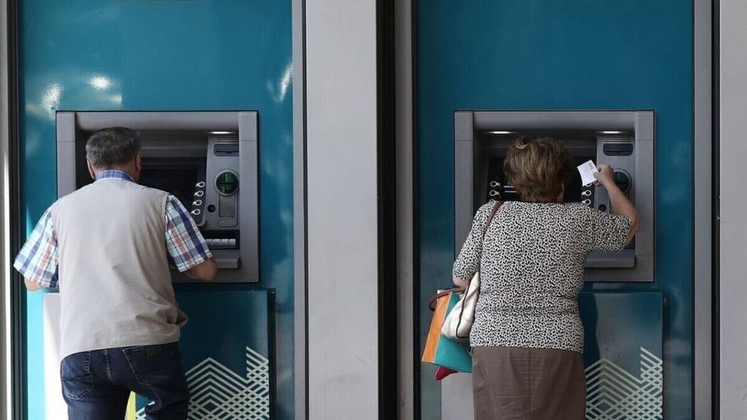 Συνταξιούχοι: Ποιους αφορά η οικονομική ενίσχυση έως 300 ευρώ