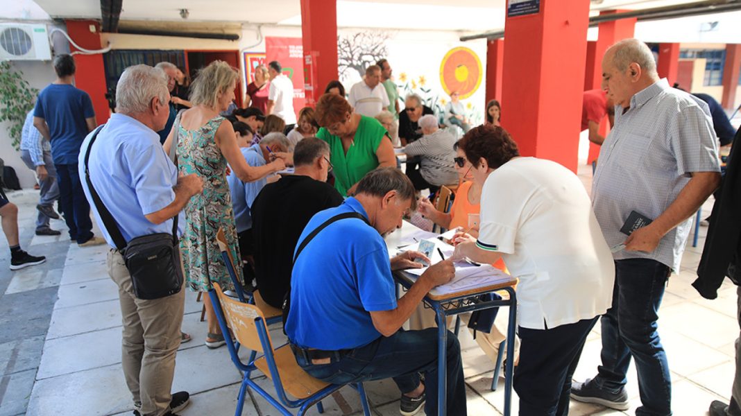 ΣΥΡΙΖΑ: Προς παράταση μίας ώρας η ψηφοφορία λόγω μεγάλης συμμετοχής - Ψήφισαν πάνω από 110.000