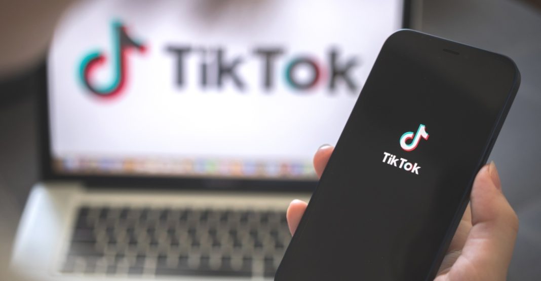 TikTok: Πρόστιμο 345 εκατ. ευρώ από την ΕΕ για παραβίαση των κανόνων για τα προσωπικά δεδομένα ανηλίκων