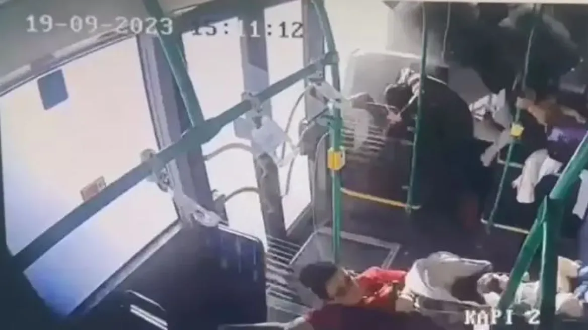Τουρκία: Τρομακτικό βίντεο από τροχαίο με λεωφορείο – Οι επιβάτες εκτοξεύτηκαν στον αέρα – 5 τραυματίες
