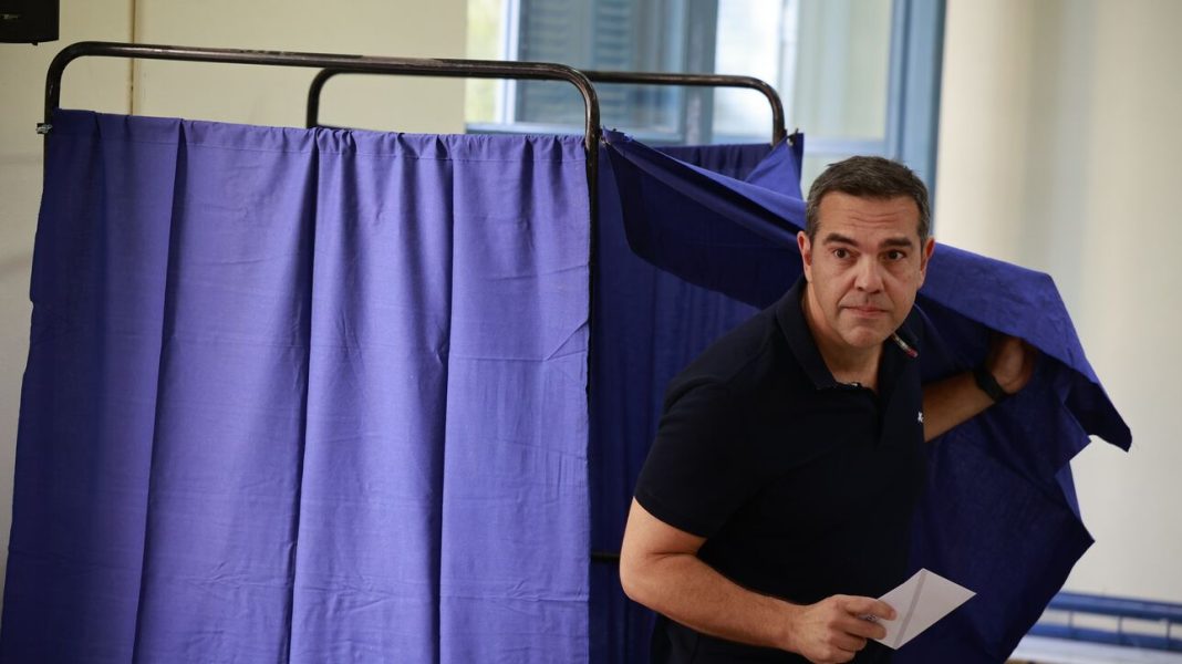 Ψήφισε στην Καισαριανή για τη νέα ηγεσία του ΣΥΡΙΖΑ ο Αλέξης Τσίπρας