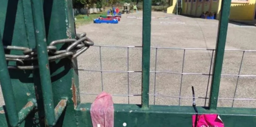 Εικόνες ντροπής σε νηπιαγωγείο στον Πύργο: Κρέμασαν στην είσοδο χρησιμοποιημένα προφυλακτικά