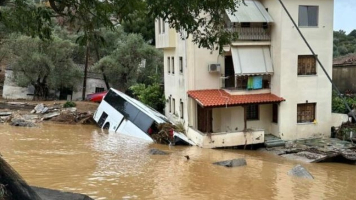 Κακοκαιρία Daniel: Συνεχίζεται η έλλειψη πόσιμου νερού στο Βόλο – Αγώνας για την αποκατάσταση του οδικού δικτύου