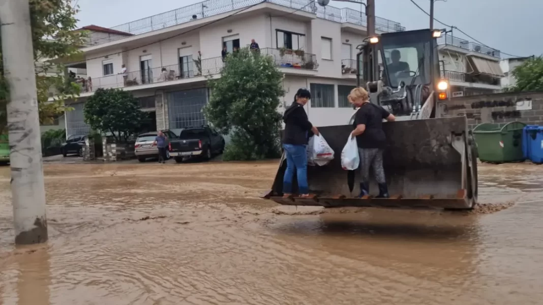 Κακοκαιρία «Daniel» – Θεσσαλία: Πέφτει η στάθμη των υδάτων, άνοιξε η εθνική οδός, αγωνία για τους υγειονομικούς κινδύνους