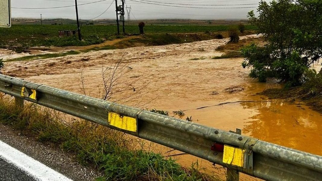 w07-605471 (1) Κακοκαιρία Daniel: Εγκλωβισμένοι 125 άνθρωποι στη Σπερχειάδα, 40 στα Πετρίλια