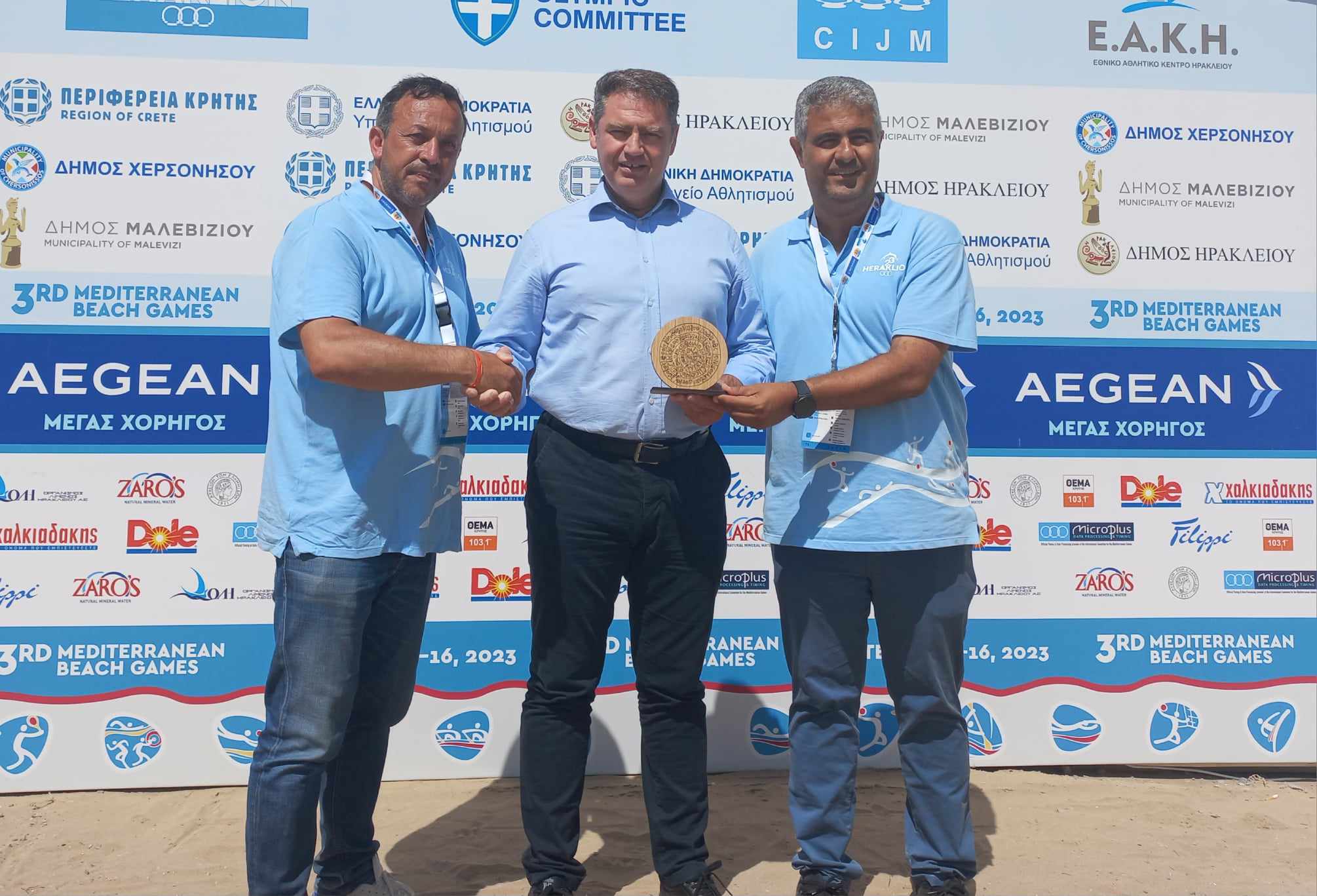 Τον Δήμαρχο Χερσονήσου Γ. Σέγκο βράβευσε η οργανωτική επιτροπή των Παράκτιων Μεσογειακών Αγώνων