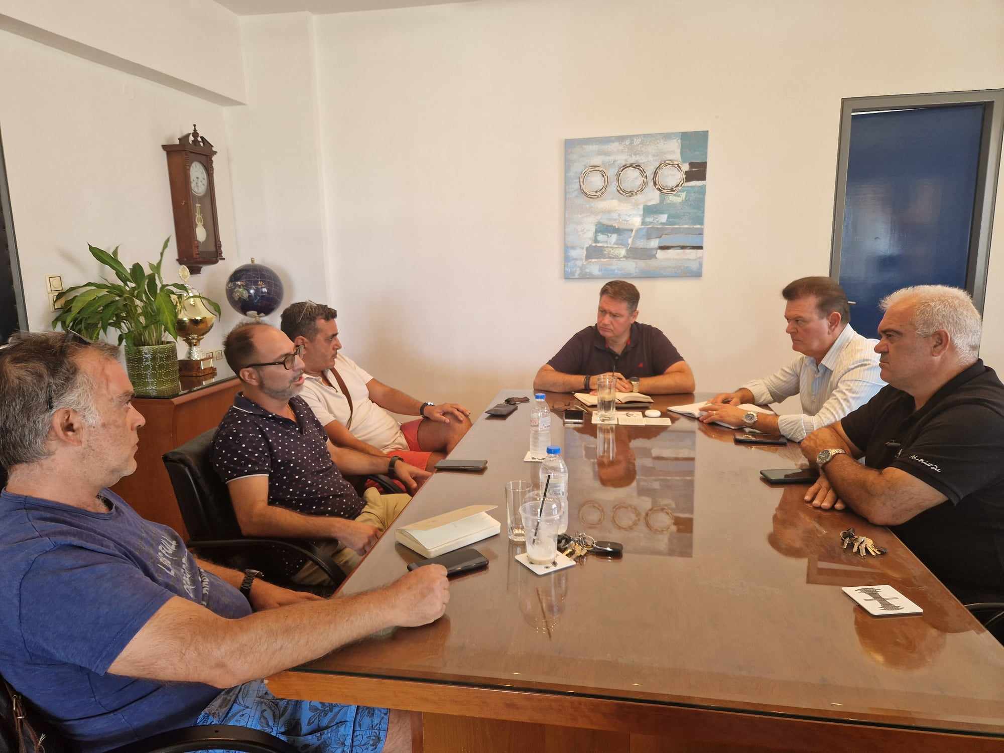 Συνάντηση Διοίκησης Εμπορικού Συλλόγου – Δημάρχου Χερσονήσου  – Μείζον ζήτημα η αντιμετώπιση του κυκλοφοριακού