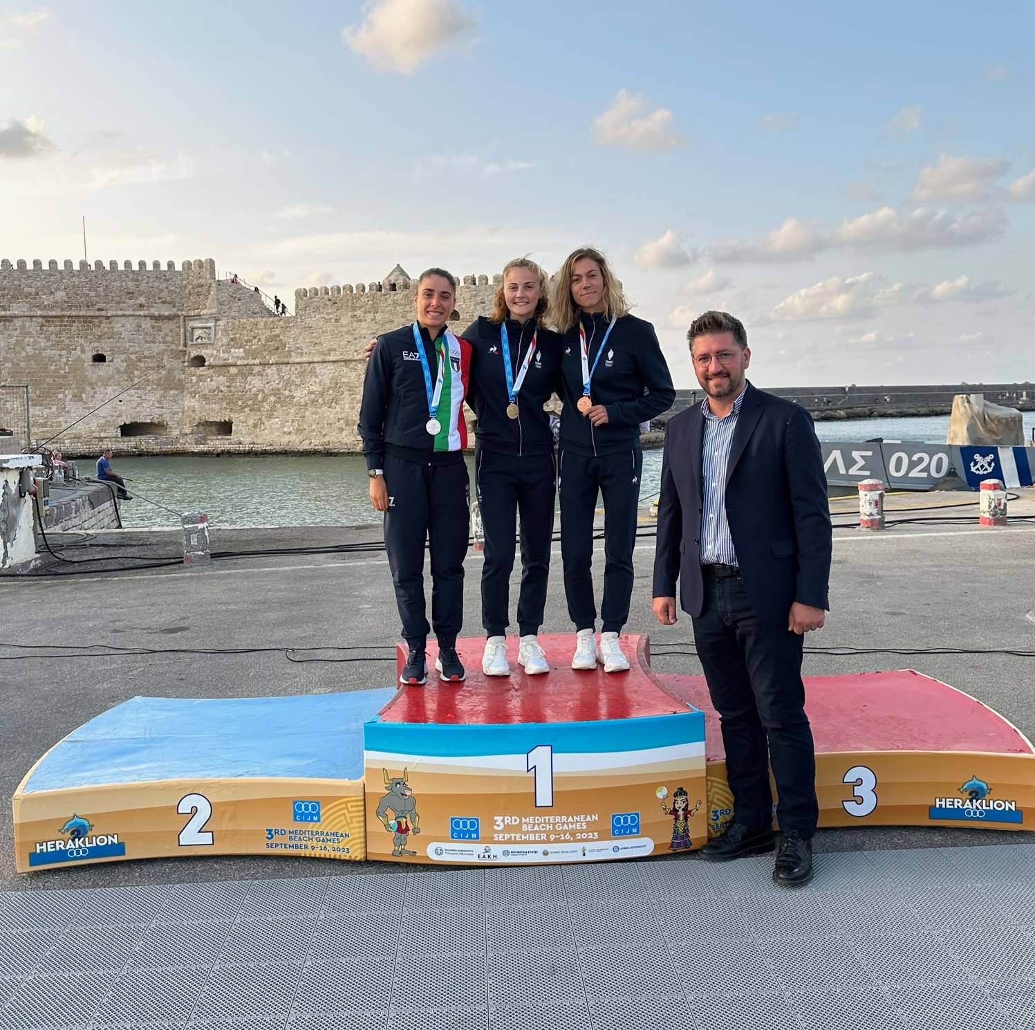 Το Δήμαρχο Μαλεβιζίου τίμησε η Οργανωτική Επιτροπή των Παράκτιων Μεσογειακών Αγώνων