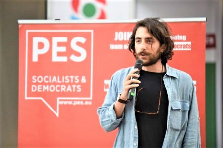 Ο Γιώργος Τσούμας επικεφαλής του Δικτύου για την Ειρήνη και τη Δημοκρατίας της Διεθνούς Ένωσης Σοσιαλιστικών Νεολαίων