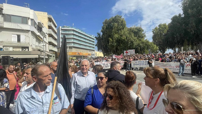 Στη συγκέντρωση διαμαρτυρίας για το Βενιζέλειο νοσοκομείο Ηρακλείου, ο Παύλος Μπαριτάκης