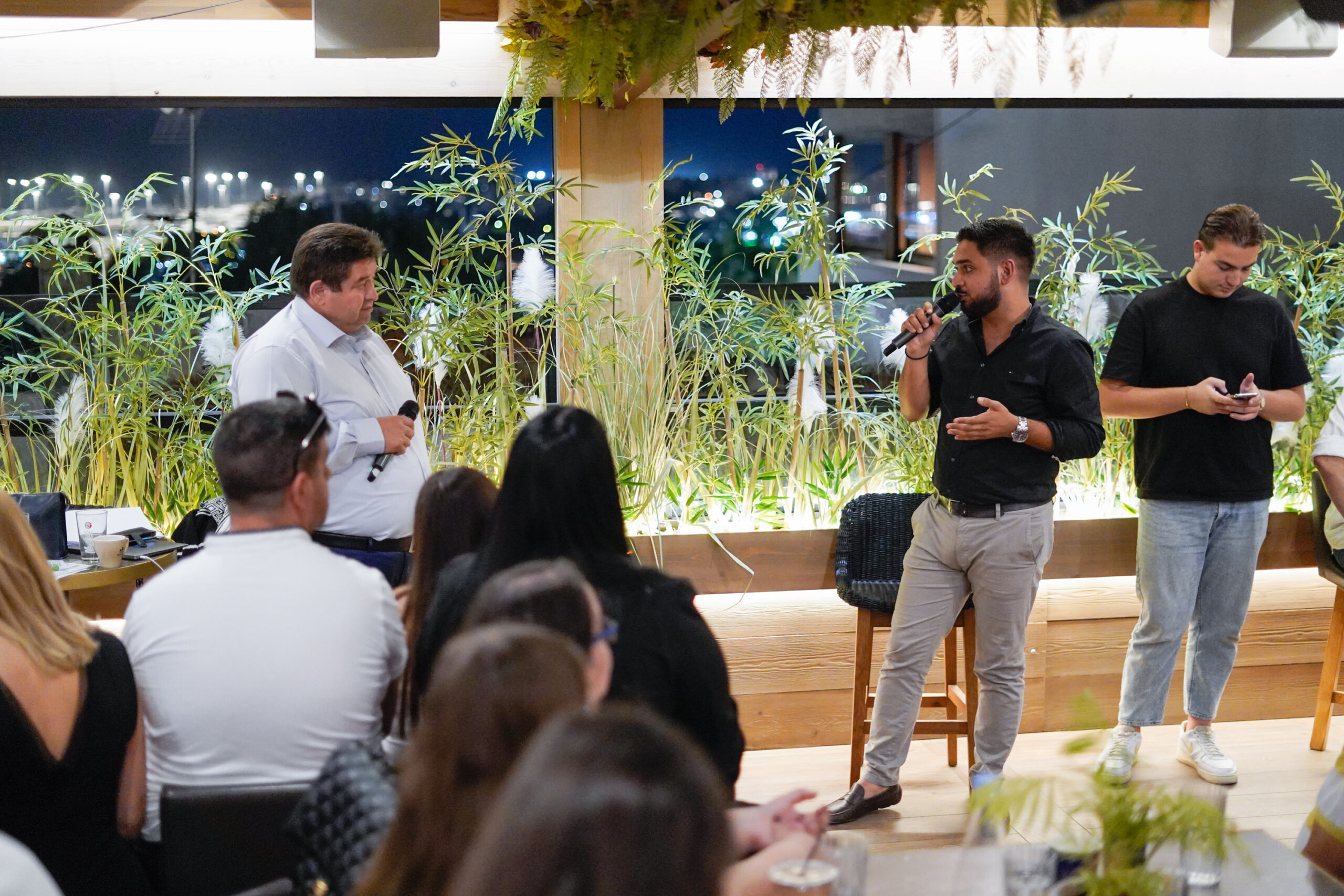 Η νέα γενιά του Ηρακλείου στηρίζει έμπρακτα Μιχάλη Καραμαλάκη