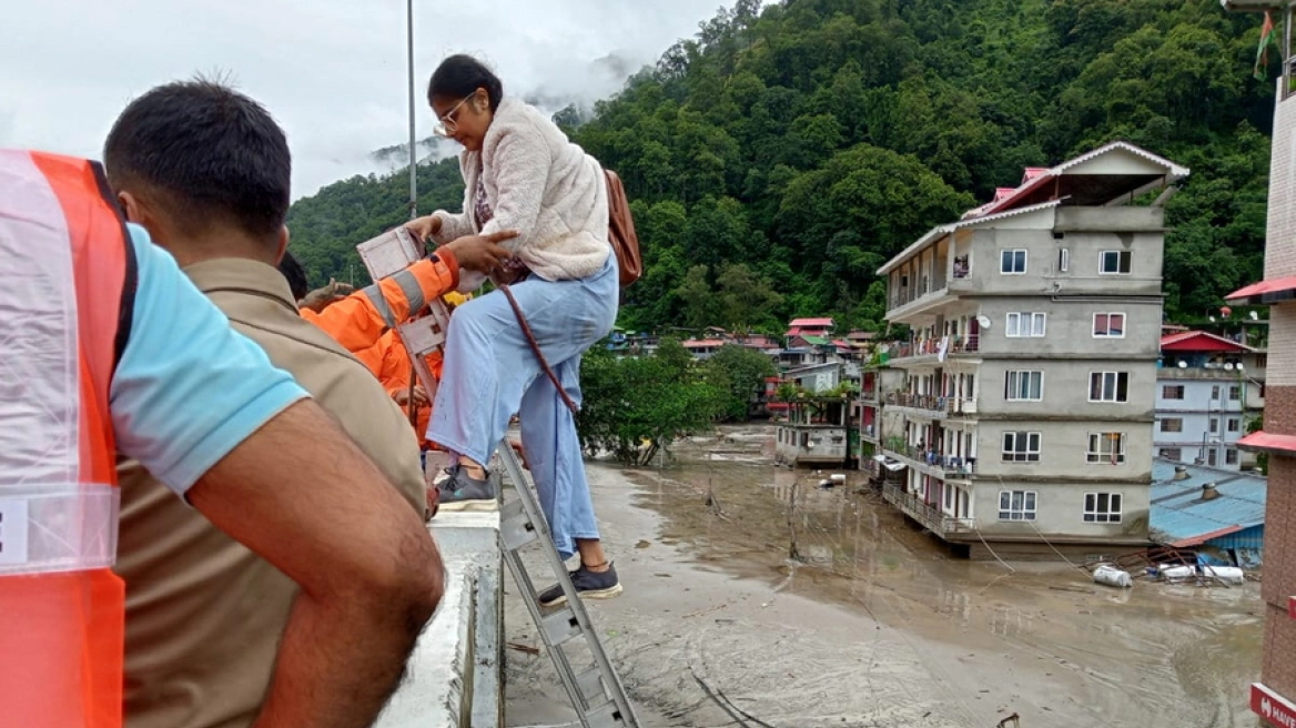 Ινδία: Τουλάχιστον 14 νεκροί και 102 αγνοούμενοι από την υπερχείλιση λίμνης των Ιμαλαΐων