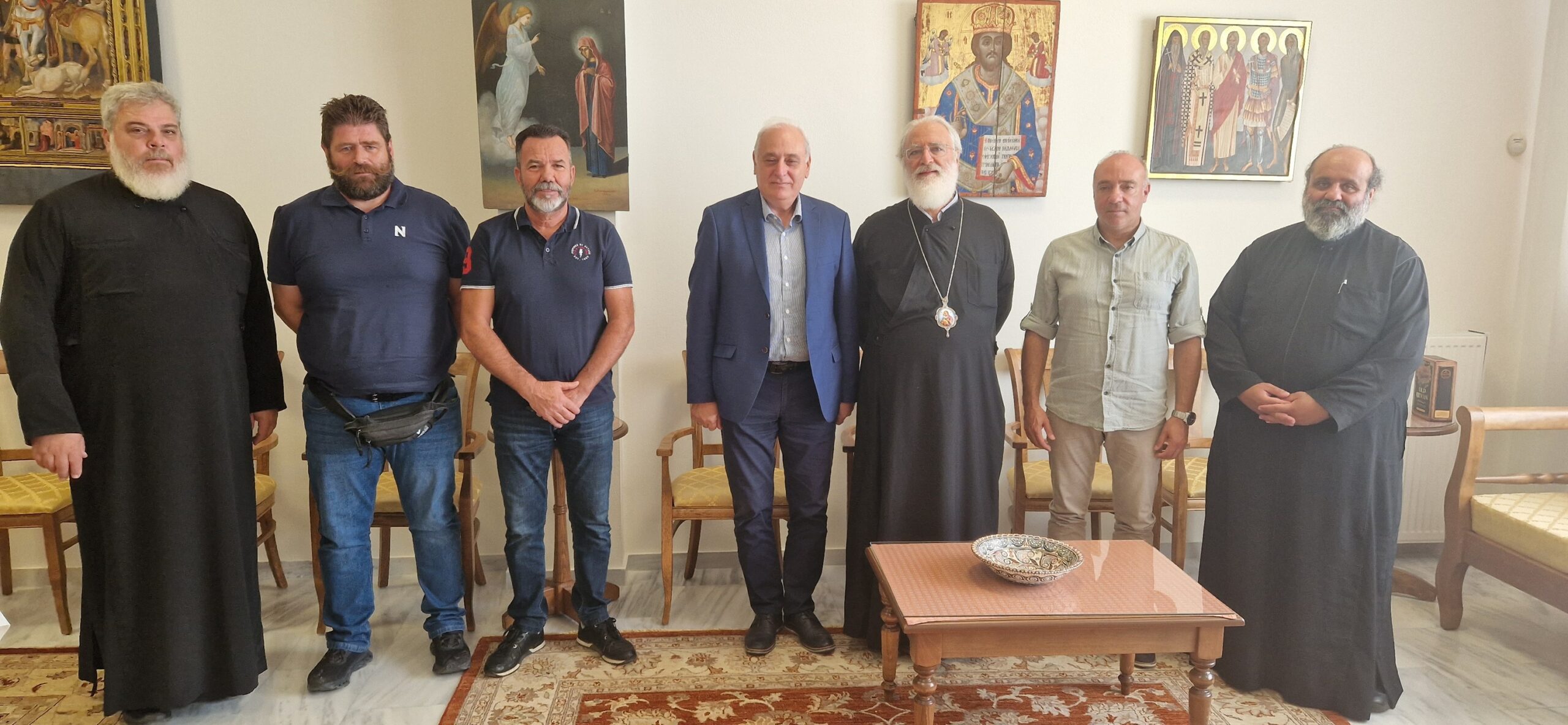 Η συνάντηση και οι ευχές του Μητροπολίτη Αρκαλοχωρίου, Καστελλίου και Βιάννου, στον Παύλο Μπαριτάκη