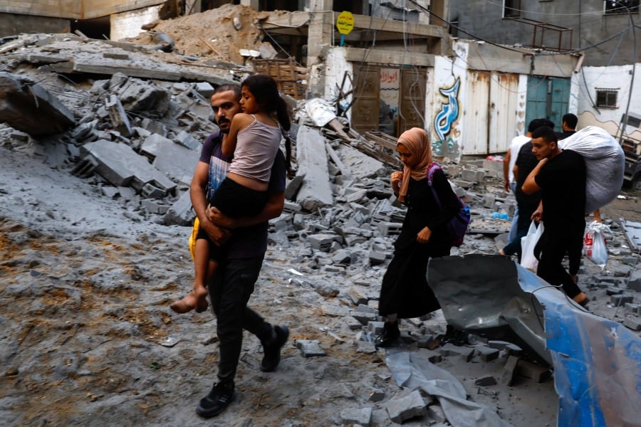 Ξεκίνησε η εκκένωση της Γάζας: Με βαριά φορτωμένα αυτοκίνητα και με τα πόδια φεύγουν οι κάτοικοι