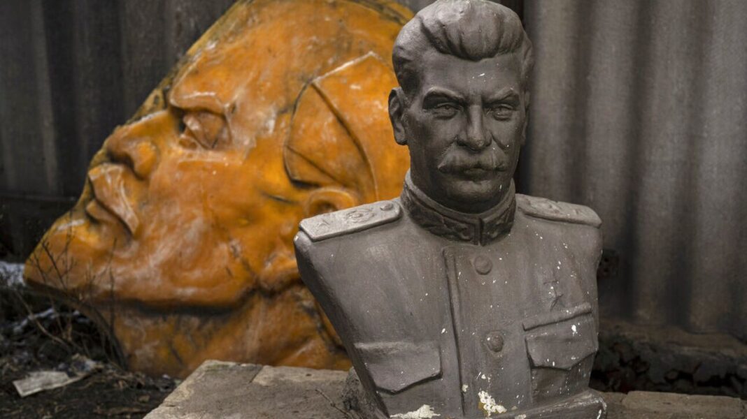 Ρωσία: Έχουν ήδη τοποθετηθεί 110 μνημεία του Στάλιν και ο αριθμός τους αυξάνεται