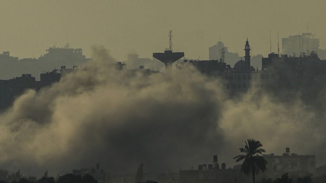 «Κομμένη» στα δύο η Γάζα – Ισραηλινά τανκς έτοιμα να εισβάλουν στην πόλη – Δορυφορικές εικόνες