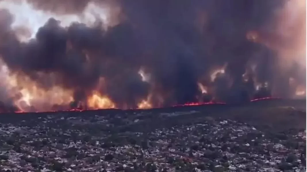 Αργεντινή: Φωτιά απειλεί πόλη 56.000 κατοίκων – Ξεκίνησε από κατασκηνωτή που ήθελε να φτιάξει καφέ