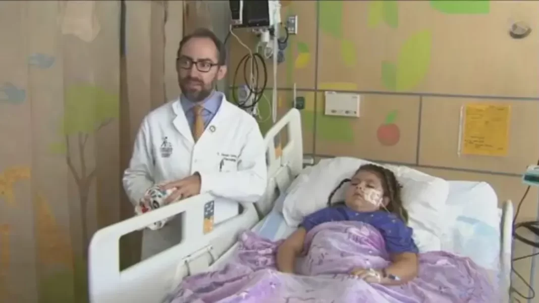 Γιατροί «αποσύνδεσαν» τον μισό εγκέφαλο 6χρονης για να φρενάρουν καταστροφική ασθένεια