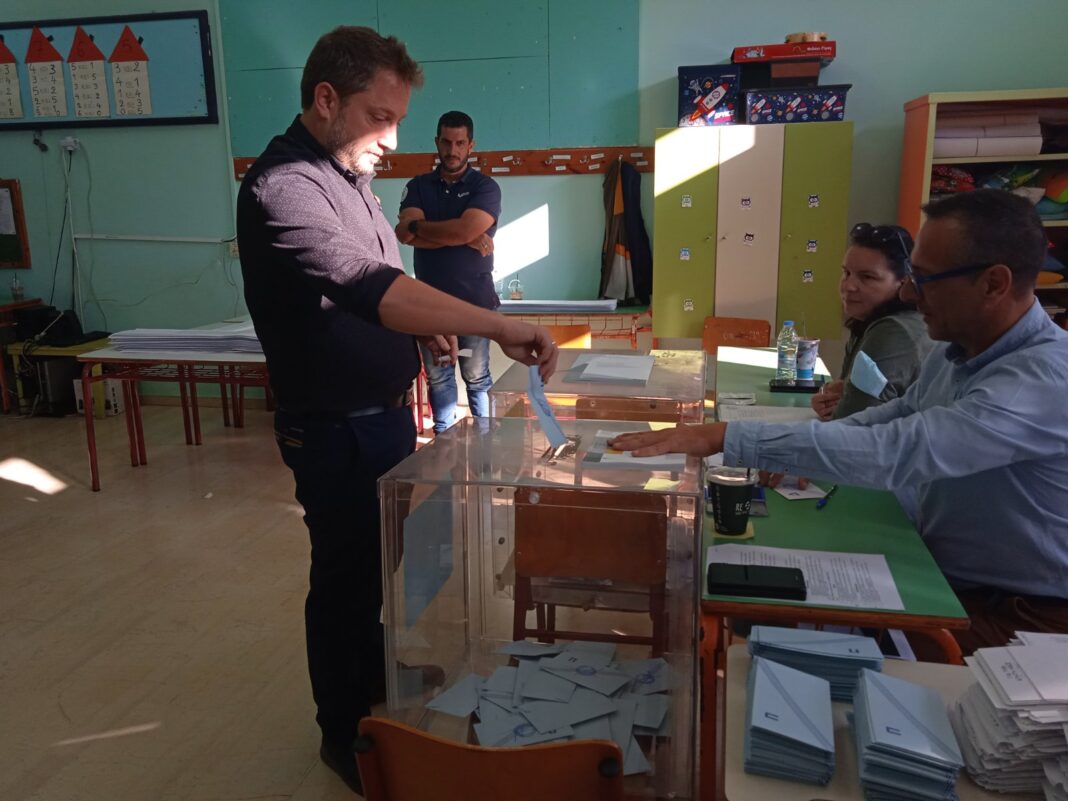 Ψήφισε ο υποψήφιος δήμαρχος Χανίων με τη Λαϊκή Συσπείρωση, Μπάμπης Λουτσέτης