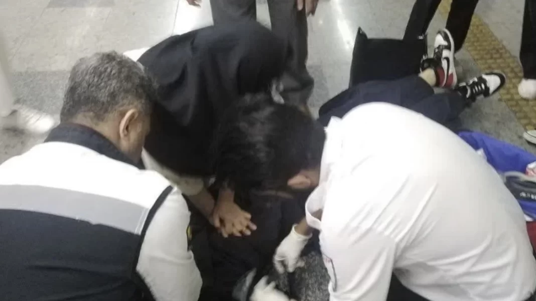 Ιράν: «Εγκεφαλικά νεκρή» η 16χρονη που έπεσε αναίσθητη στο μετρό – Αναφορές πως τη χτύπησαν γιατί δεν φορούσε μαντίλα