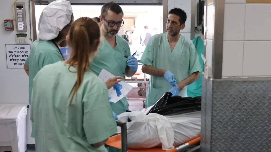 Σοκάρουν οι ιατροδικαστές: «Οι άνθρωποι κακοποιήθηκαν τόσο βάναυσα από τη Χαμάς που δεν αναγνωρίζονται»