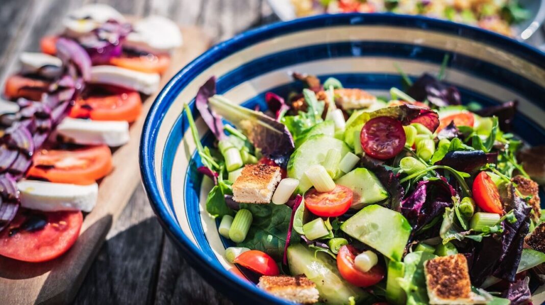 Έρευνα: Μεσογειακή διατροφή και ήπια άσκηση μειώνουν το επικίνδυνο σπλαχνικό λίπος