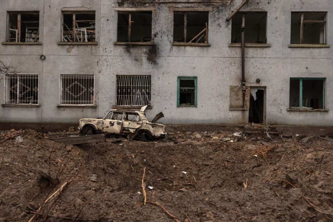Δύο νεκροί και δέκα τραυματίες από τους ρωσικούς βομβαρδισμούς στη Χερσώνα