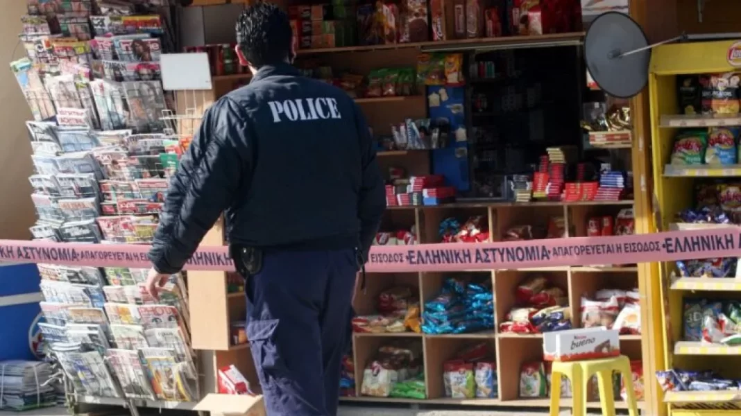 Τρόμος για υπάλληλο περιπτέρου – Τον απείλησαν με πιστόλι και μαχαίρι για να τον ληστέψουν