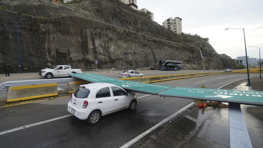 Μεξικό: Αποκομμένο από τον υπόλοιπο κόσμο Ακαπούλκο μετά το πέρασμα του τυφώνα Ότις