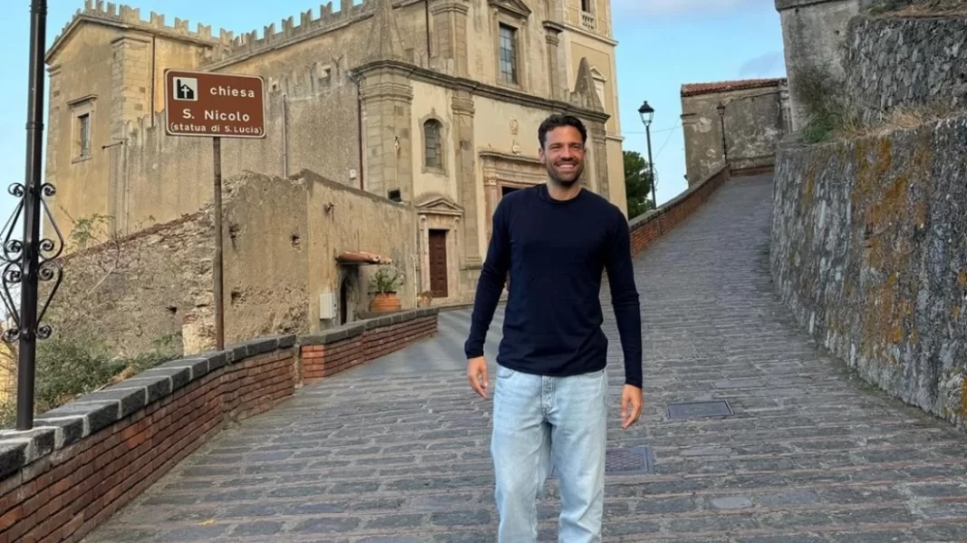 Κωνσταντίνος Αργυρός: Στη Σικελία ο τραγουδιστής